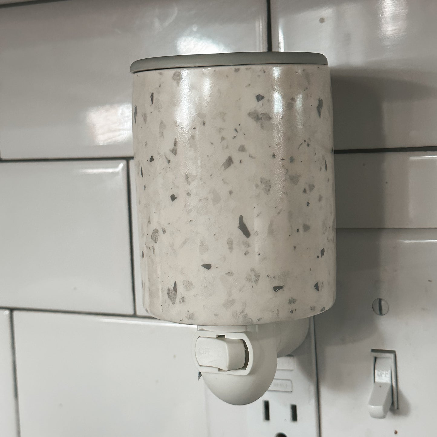 Outlet Wax Melt Warmer | White Terrazzo